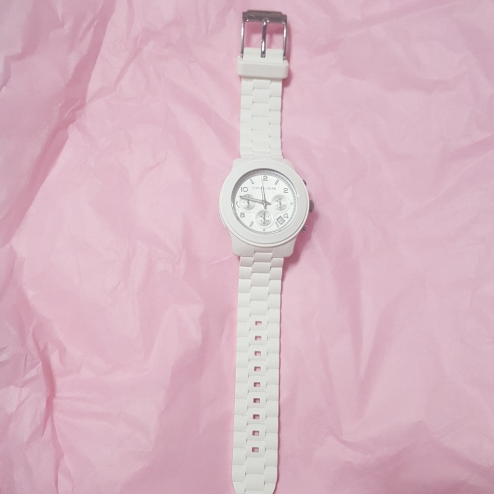 01:04 - Michael Kors Ladies Chronograph Women's Watch - Picture 5 of 15